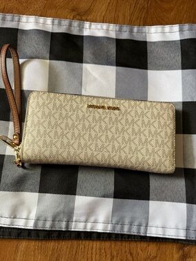 Michael Kors Metallic Gold Signature Zip Wristlet